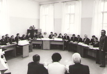 Инновационный семинар с вышим руководством завода проводит Вячеслав Дудченко (на фотографии справа) 1984 год.